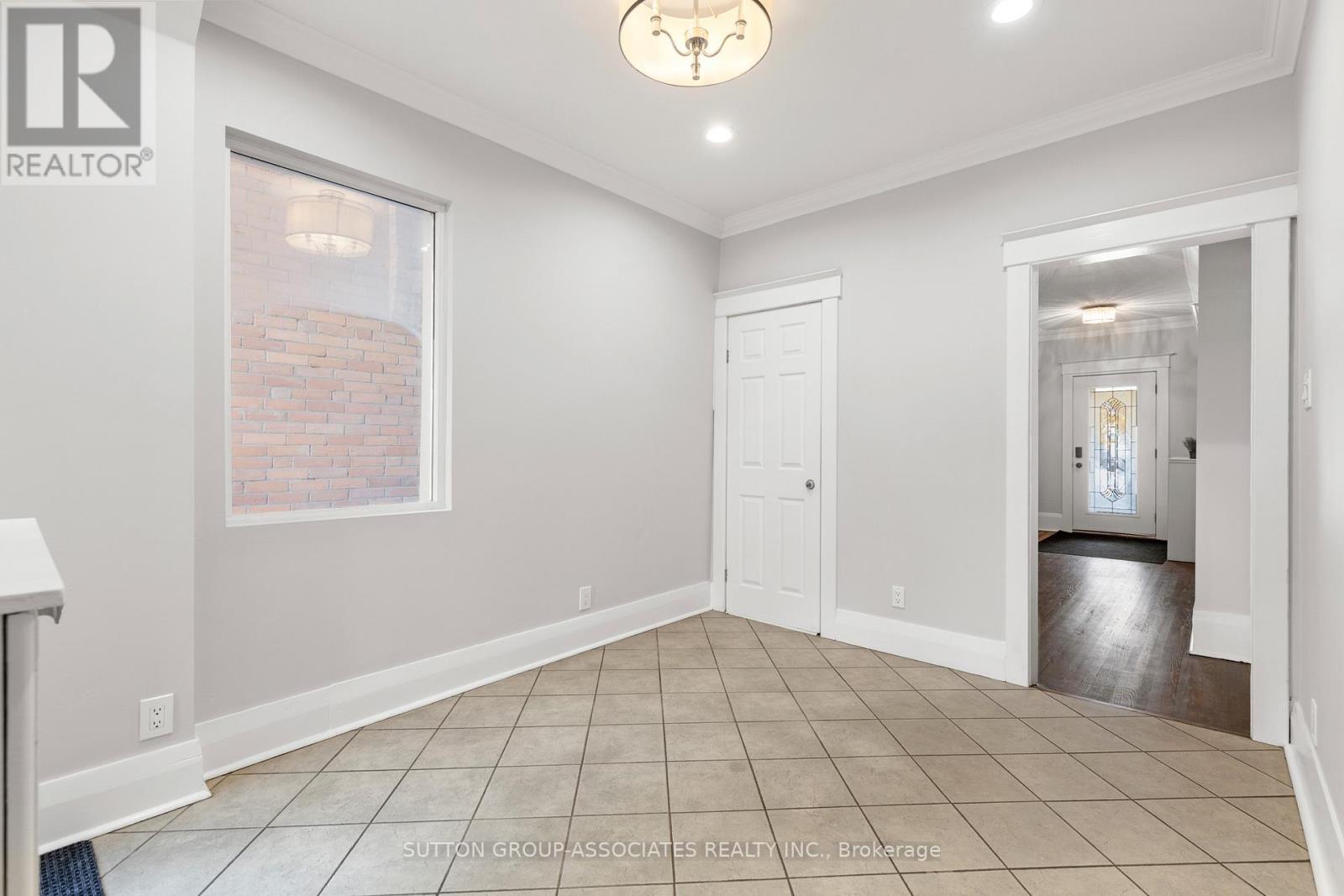 35 Highview Crescent, Toronto, Ontario  M6H 2Y3 - Photo 27 - W12534484