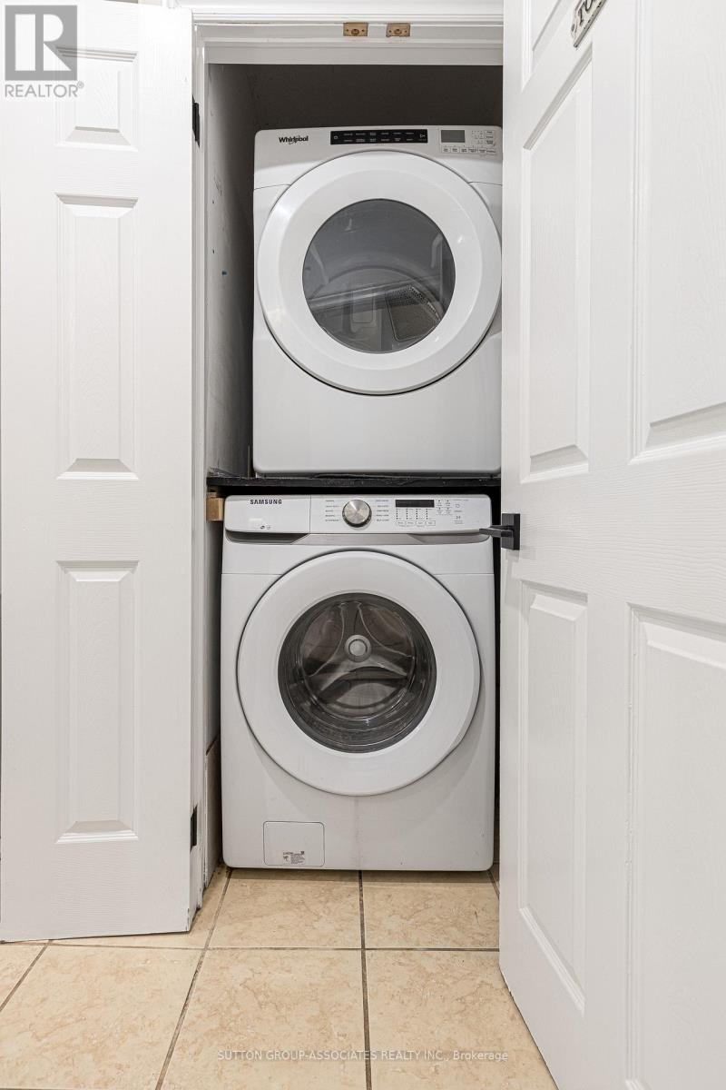 35 Highview Crescent, Toronto, Ontario  M6H 2Y3 - Photo 36 - W12534484