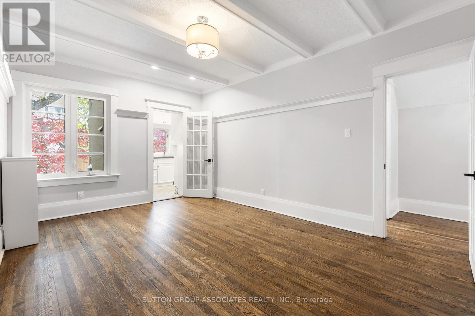 35 Highview Crescent, Toronto, Ontario  M6H 2Y3 - Photo 6 - W12534484