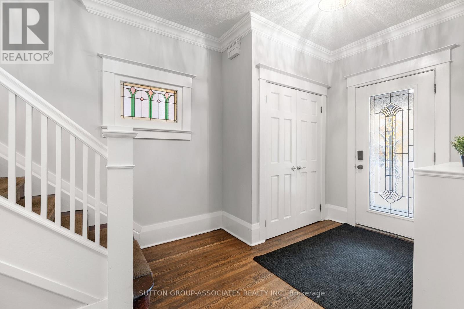 35 Highview Crescent, Toronto, Ontario  M6H 2Y3 - Photo 8 - W12534484