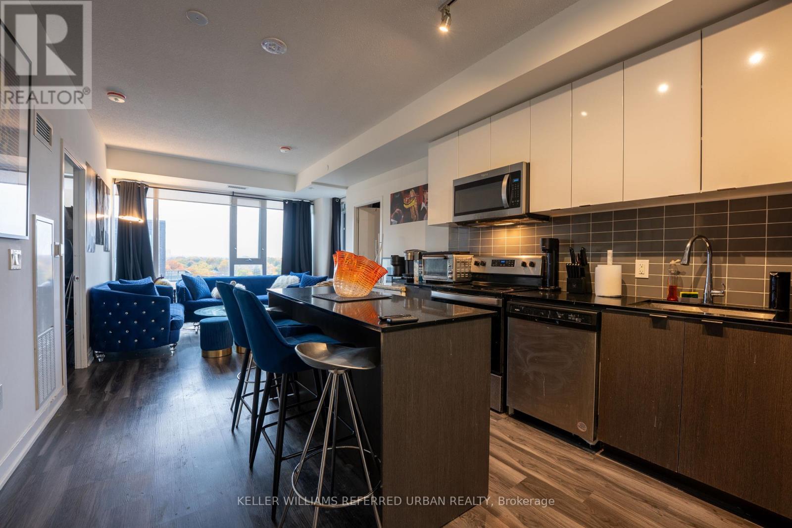 715 - 859 THE QUEENSWAY, Toronto, Ontario