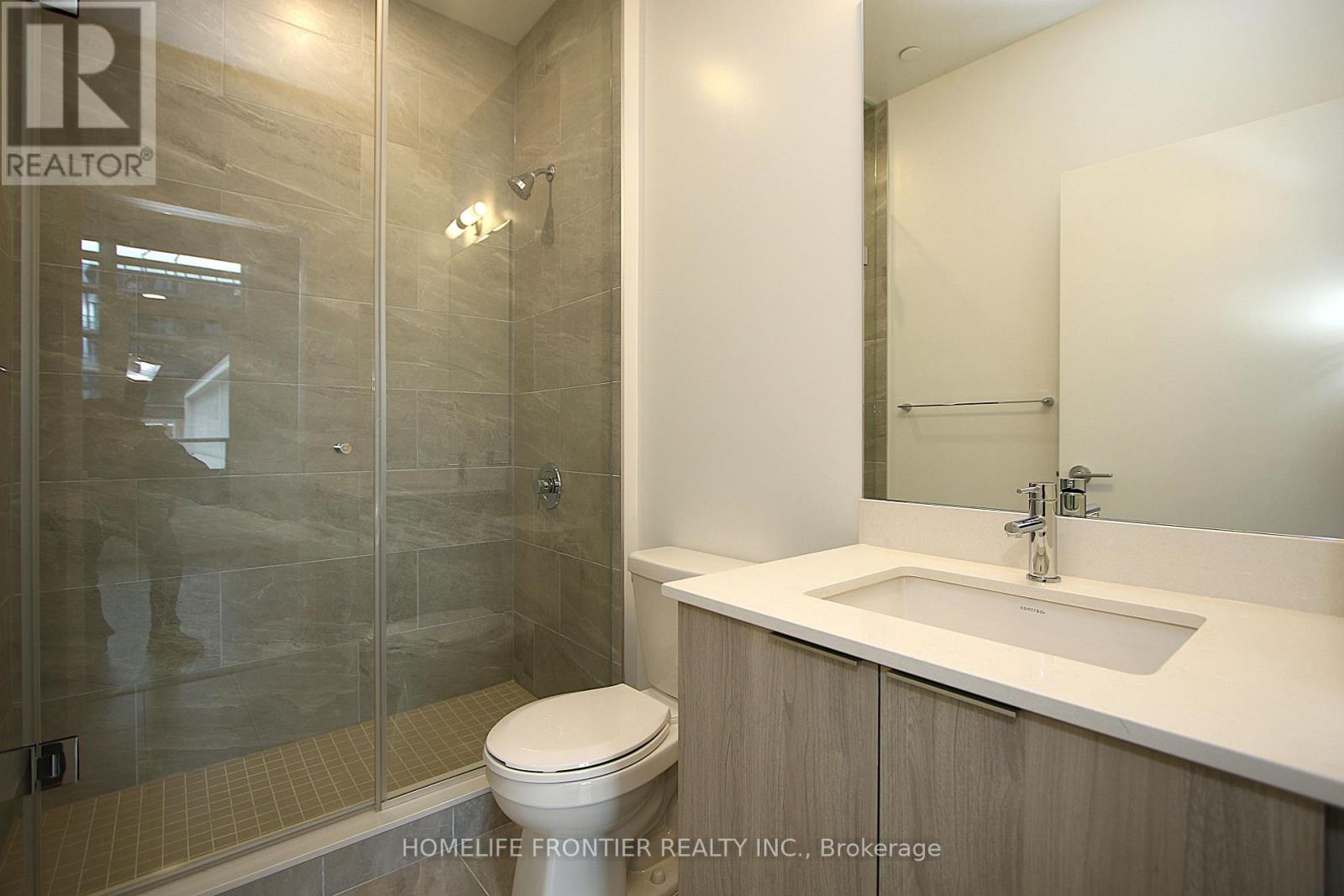 202 - 395 Square One Drive, Mississauga, Ontario  L5B 0P6 - Photo 11 - W12534510