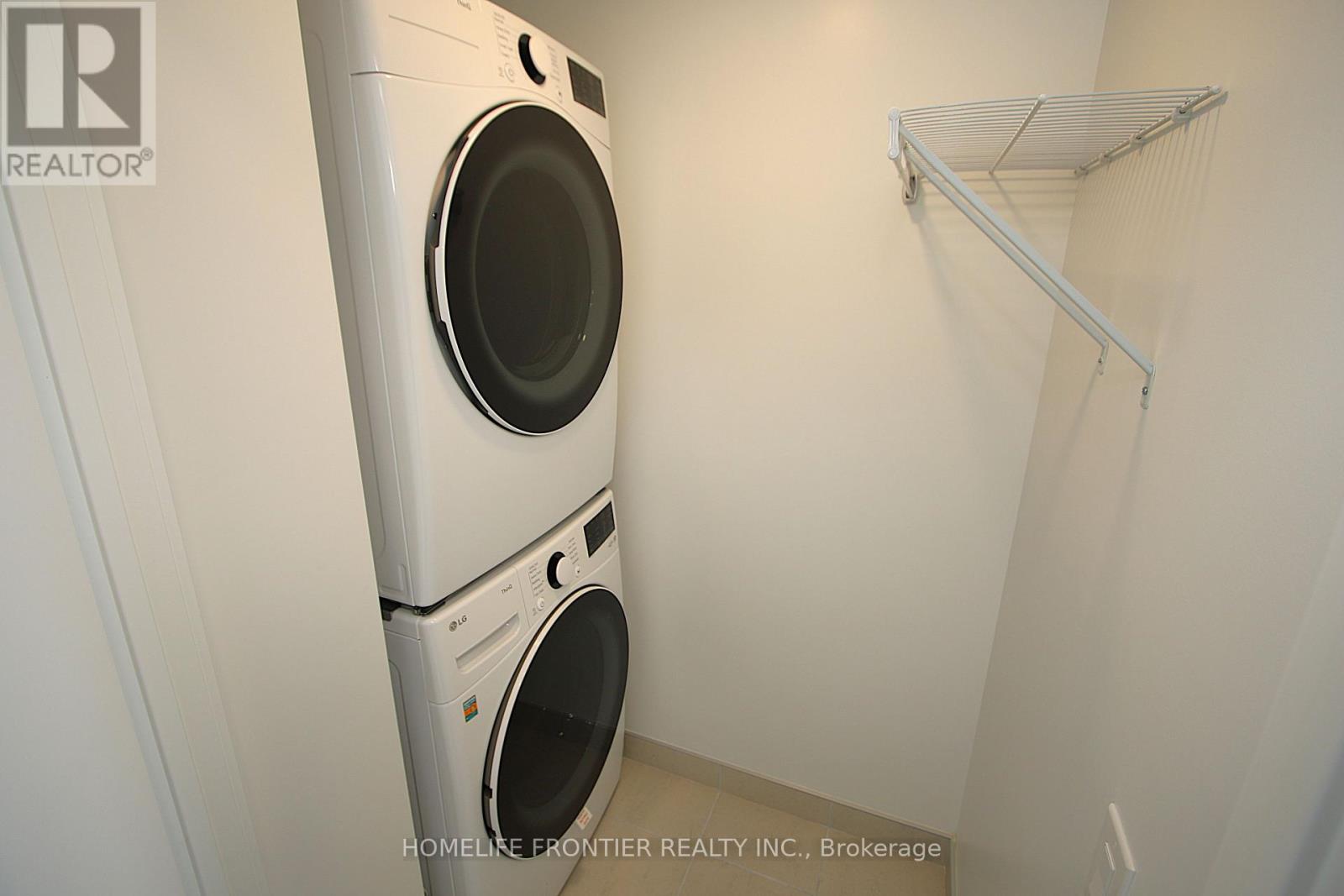 202 - 395 Square One Drive, Mississauga, Ontario  L5B 0P6 - Photo 3 - W12534510