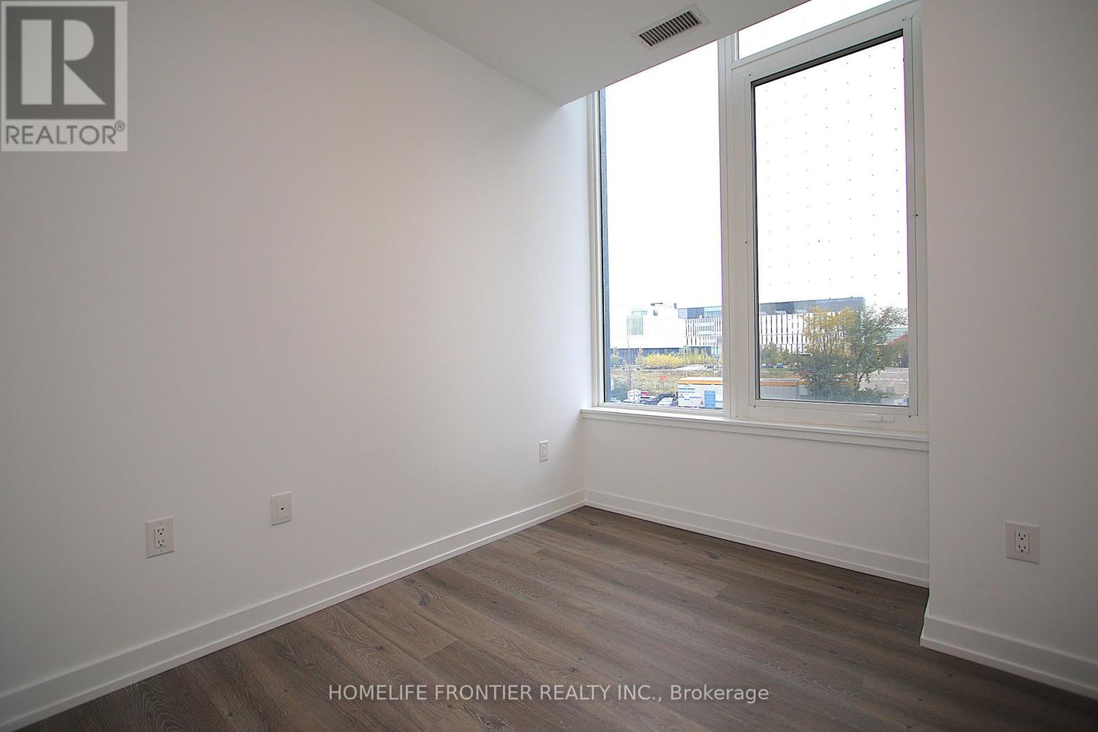 202 - 395 Square One Drive, Mississauga, Ontario  L5B 0P6 - Photo 4 - W12534510