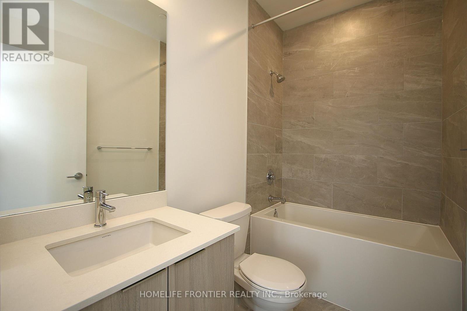 202 - 395 Square One Drive, Mississauga, Ontario  L5B 0P6 - Photo 5 - W12534510