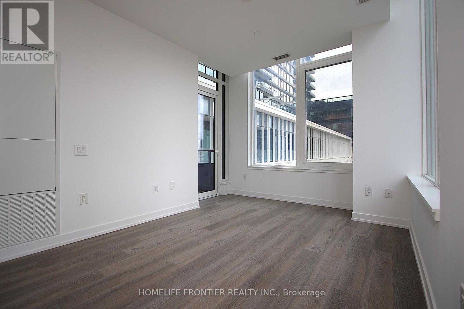 202 - 395 Square One Drive, Mississauga, Ontario  L5B 0P6 - Photo 9 - W12534510