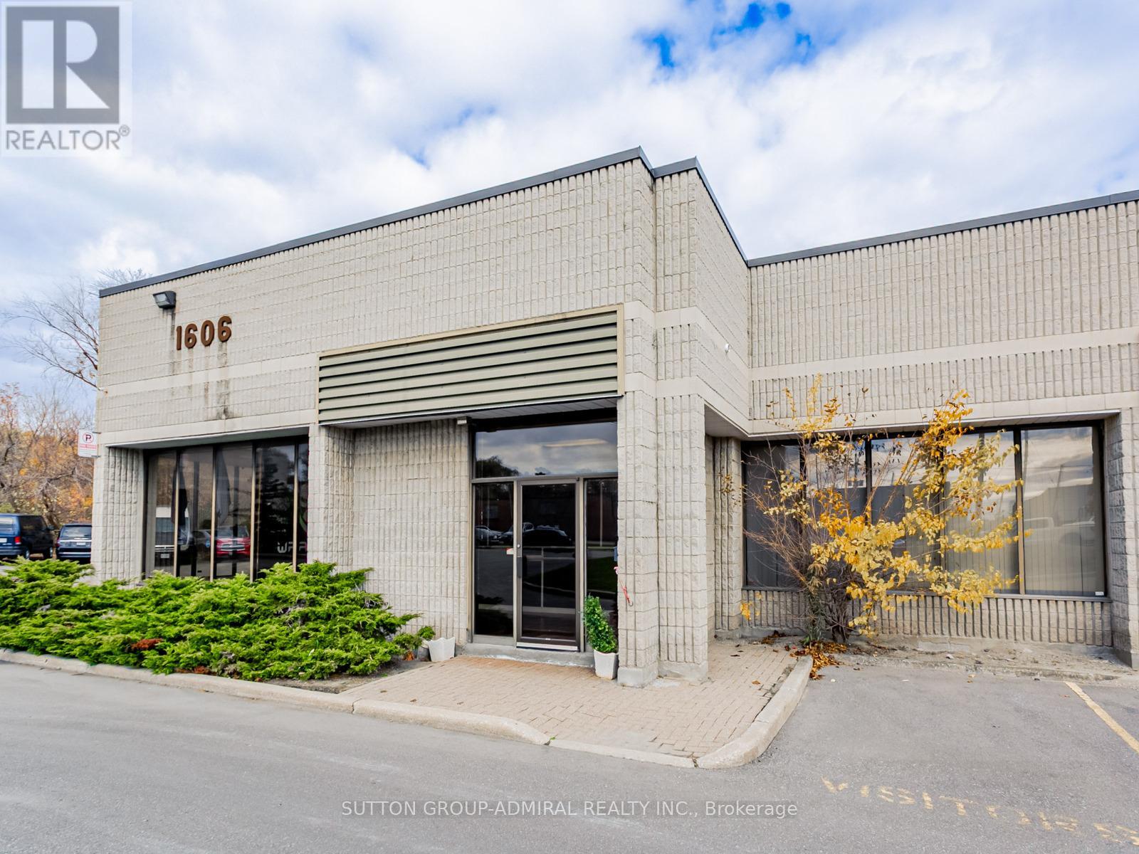 6 - 1605 Sedlescomb Drive, Mississauga, Ontario  L4X 1M4 - Photo 2 - W12534552