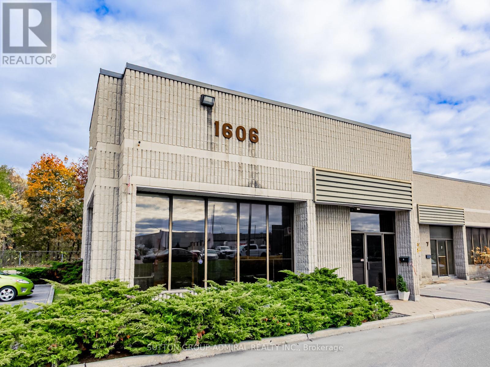 6 - 1605 Sedlescomb Drive, Mississauga, Ontario  L4X 1M4 - Photo 3 - W12534552