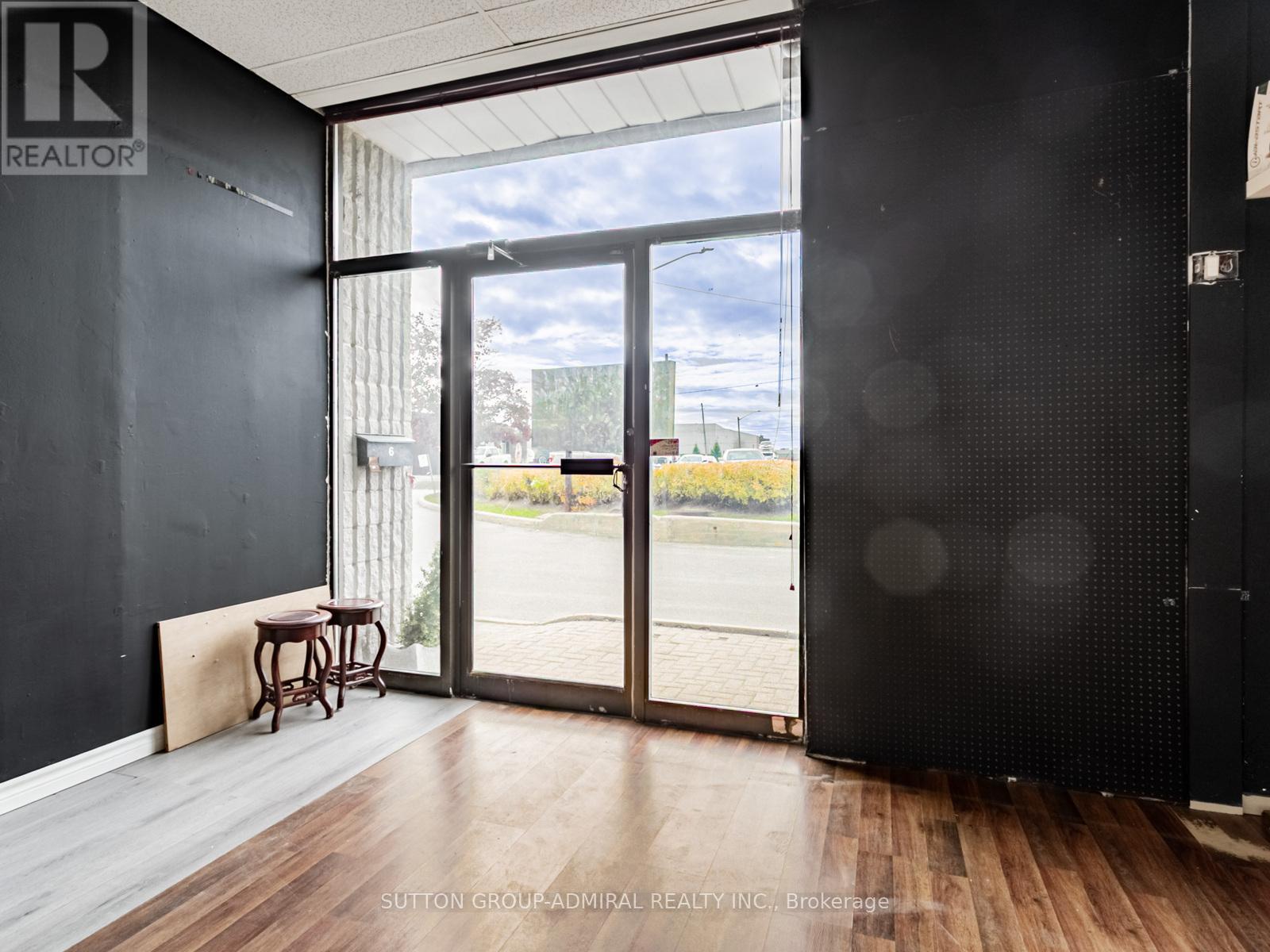 6 - 1605 Sedlescomb Drive, Mississauga, Ontario  L4X 1M4 - Photo 5 - W12534552