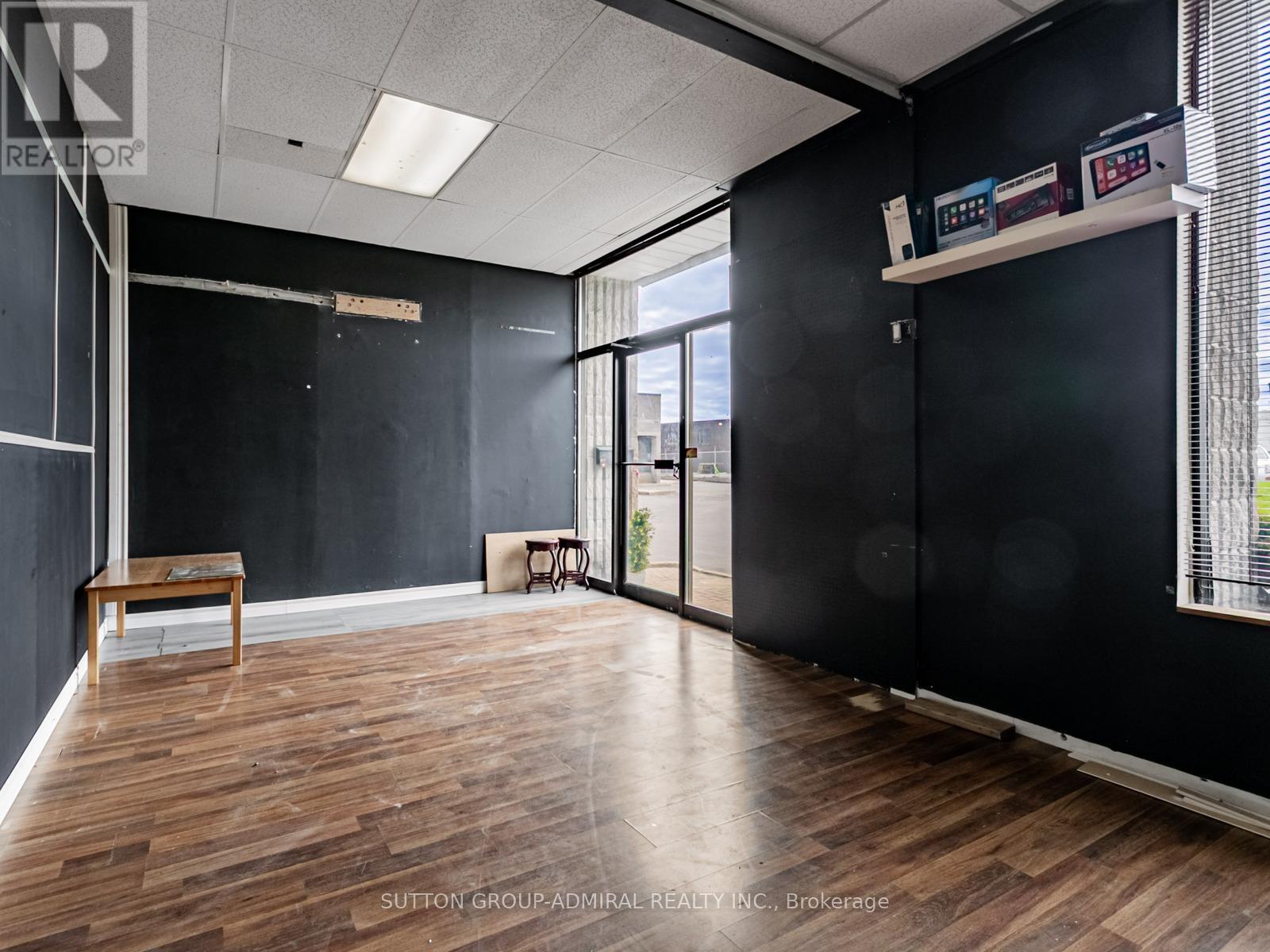 6 - 1605 Sedlescomb Drive, Mississauga, Ontario  L4X 1M4 - Photo 6 - W12534552