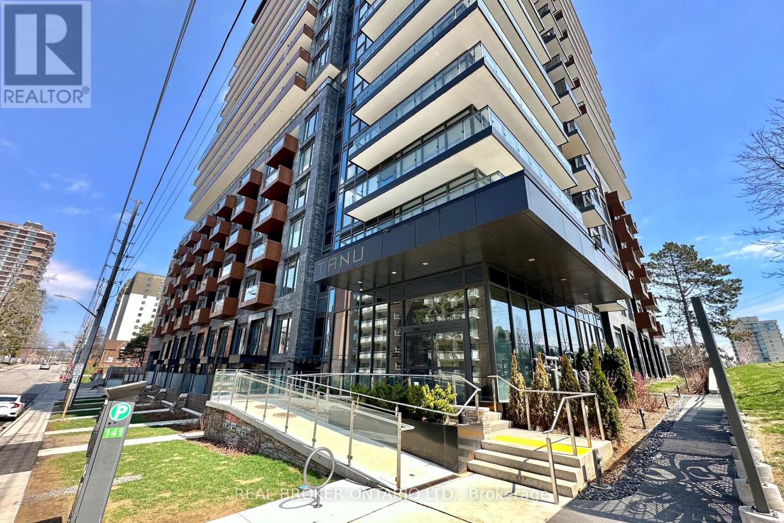 518 - 21 Park Street E, Mississauga, Ontario  L5G 1L7 - Photo 2 - W12534562