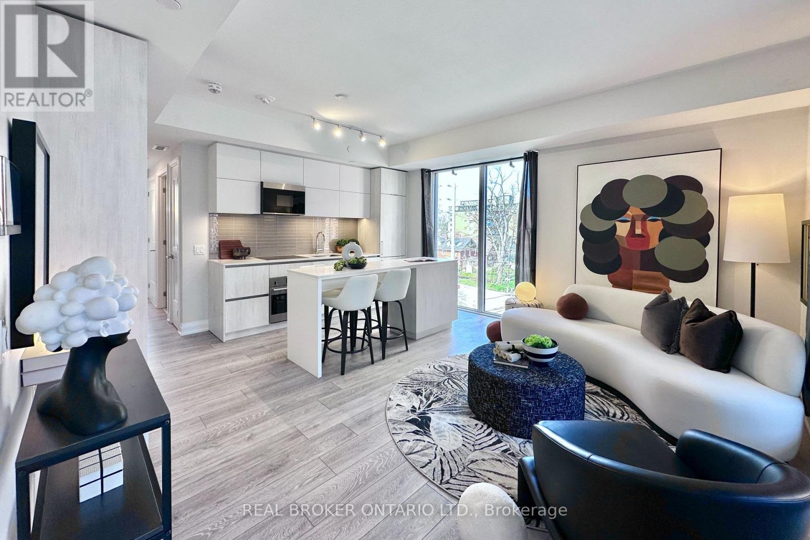 518 - 21 Park Street E, Mississauga, Ontario  L5G 1L7 - Photo 3 - W12534562