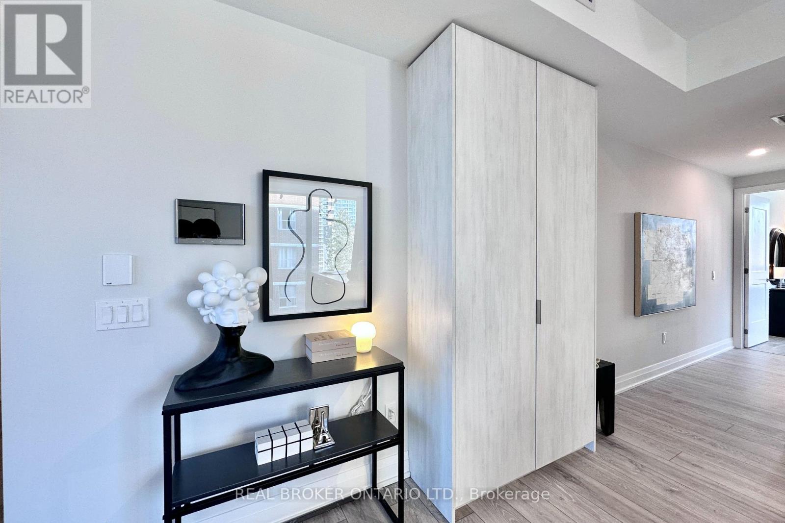 518 - 21 Park Street E, Mississauga, Ontario  L5G 1L7 - Photo 9 - W12534562