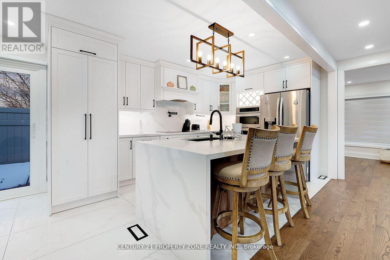 66 Gondola Crescent, Brampton, Ontario  L6S 1W6 - Photo 3 - W12534586