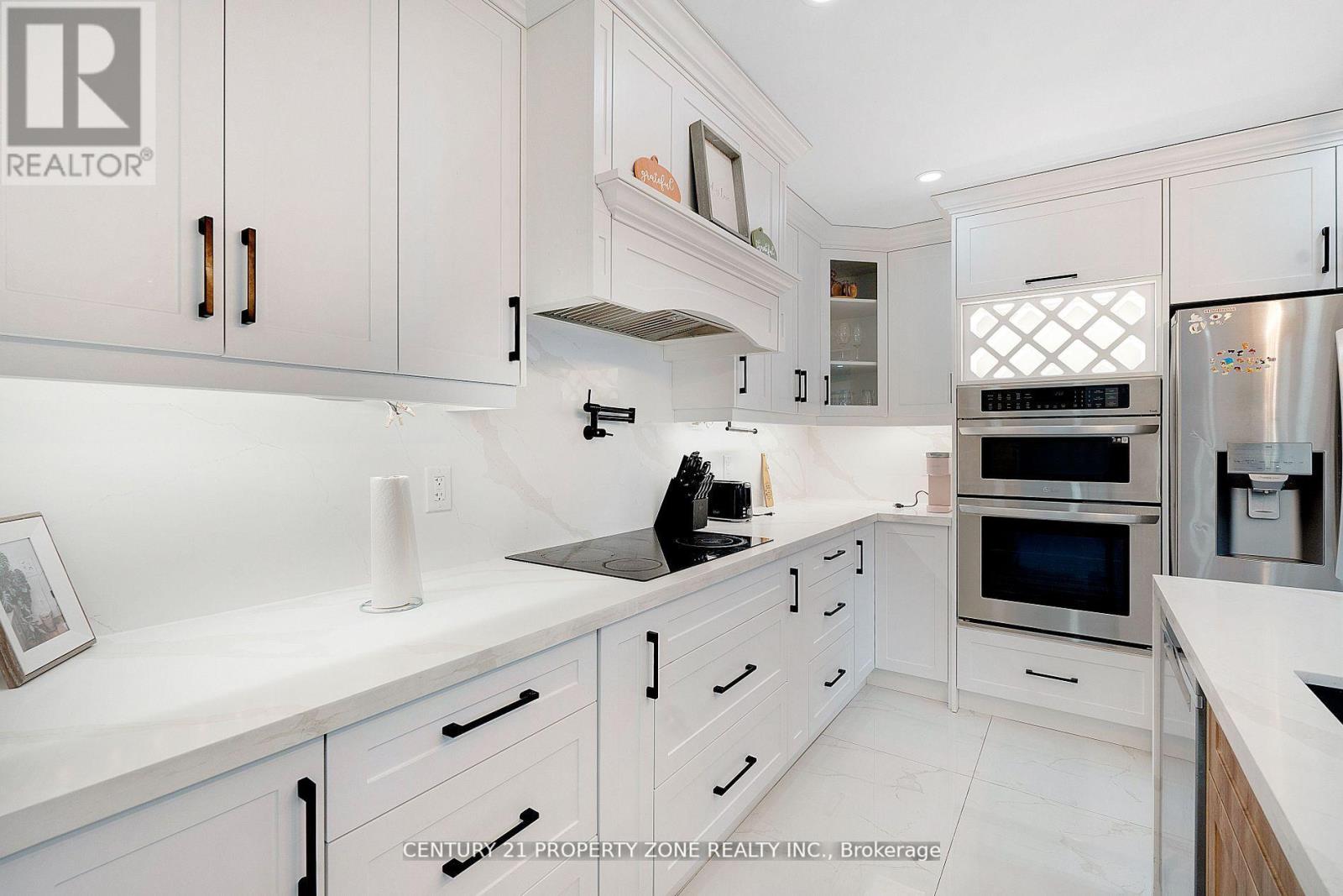 66 Gondola Crescent, Brampton, Ontario  L6S 1W6 - Photo 4 - W12534586