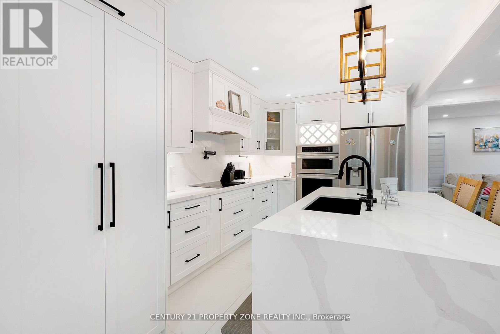 66 Gondola Crescent, Brampton, Ontario  L6S 1W6 - Photo 5 - W12534586