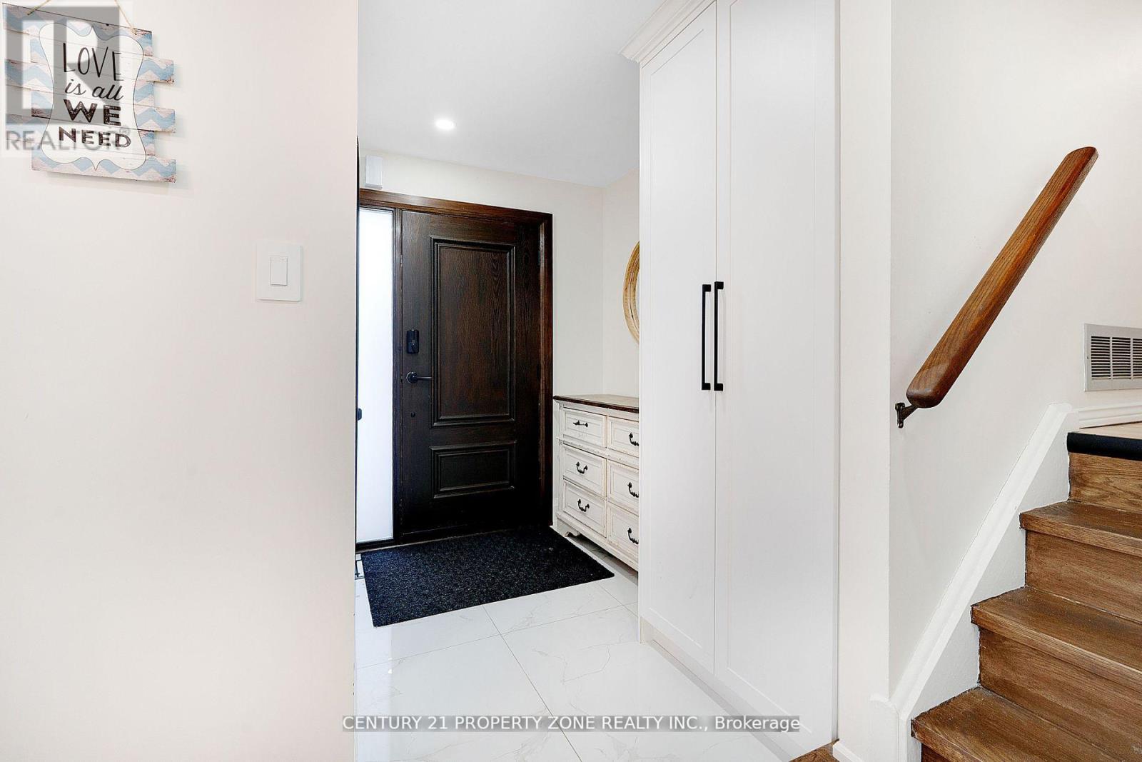 66 Gondola Crescent, Brampton, Ontario  L6S 1W6 - Photo 6 - W12534586