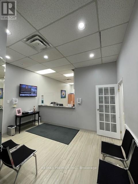 F - 2120 Eglinton Avenue W, Toronto, Ontario  M6E 2K8 - Photo 14 - W12534590