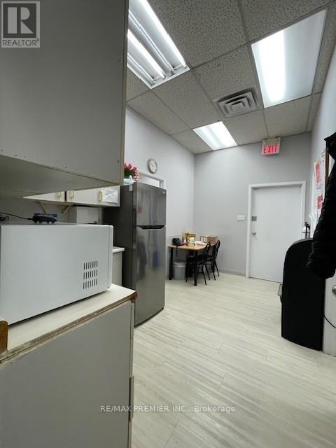 F - 2120 Eglinton Avenue W, Toronto, Ontario  M6E 2K8 - Photo 24 - W12534590