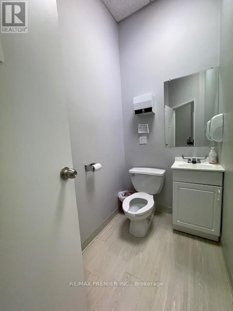 F - 2120 Eglinton Avenue W, Toronto, Ontario  M6E 2K8 - Photo 26 - W12534590