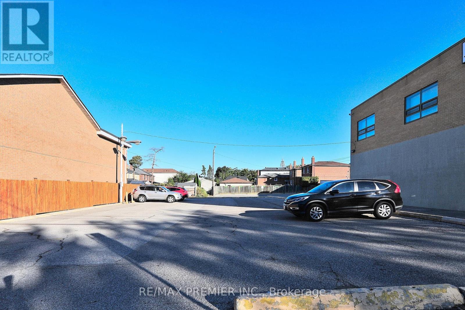 F - 2120 Eglinton Avenue W, Toronto, Ontario  M6E 2K8 - Photo 29 - W12534590