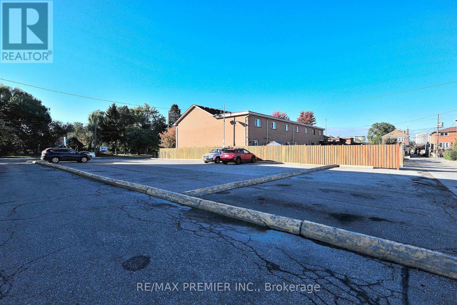 F - 2120 Eglinton Avenue W, Toronto, Ontario  M6E 2K8 - Photo 30 - W12534590