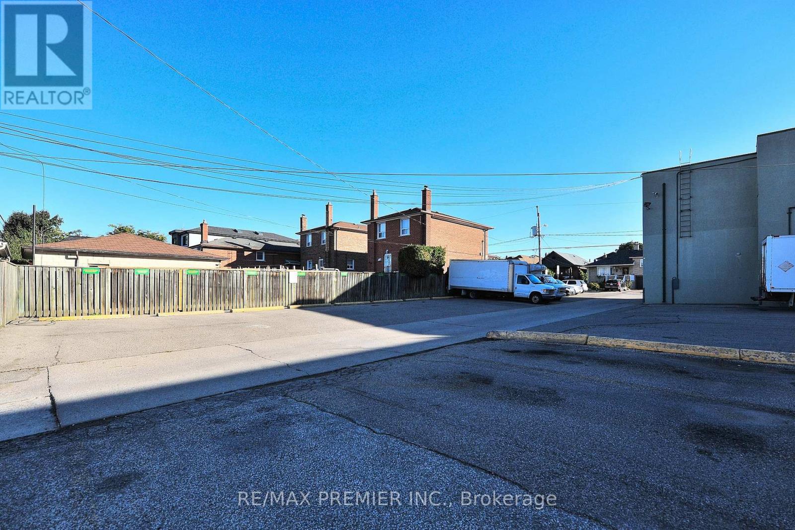 F - 2120 Eglinton Avenue W, Toronto, Ontario  M6E 2K8 - Photo 31 - W12534590