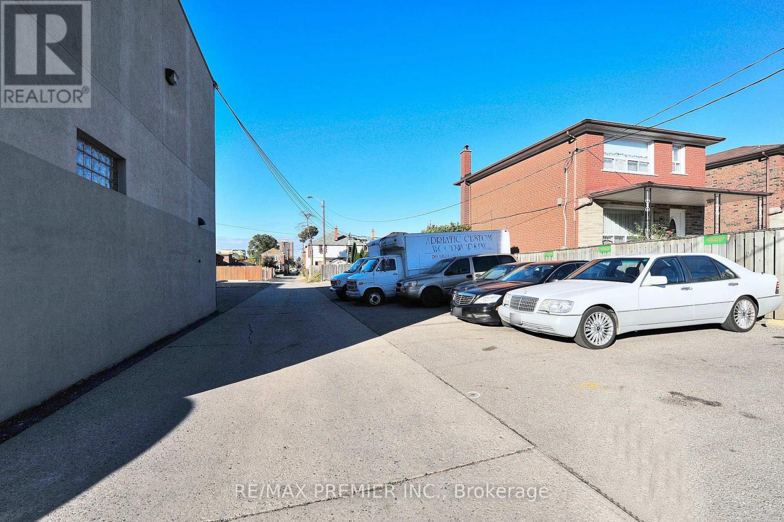 F - 2120 Eglinton Avenue W, Toronto, Ontario  M6E 2K8 - Photo 33 - W12534590