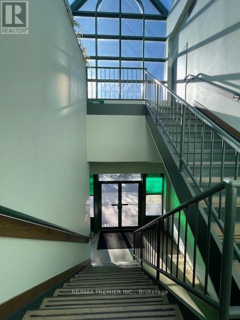 F - 2120 Eglinton Avenue W, Toronto, Ontario  M6E 2K8 - Photo 4 - W12534590