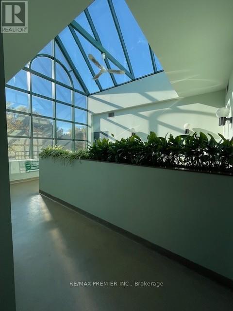 F - 2120 Eglinton Avenue W, Toronto, Ontario  M6E 2K8 - Photo 7 - W12534590