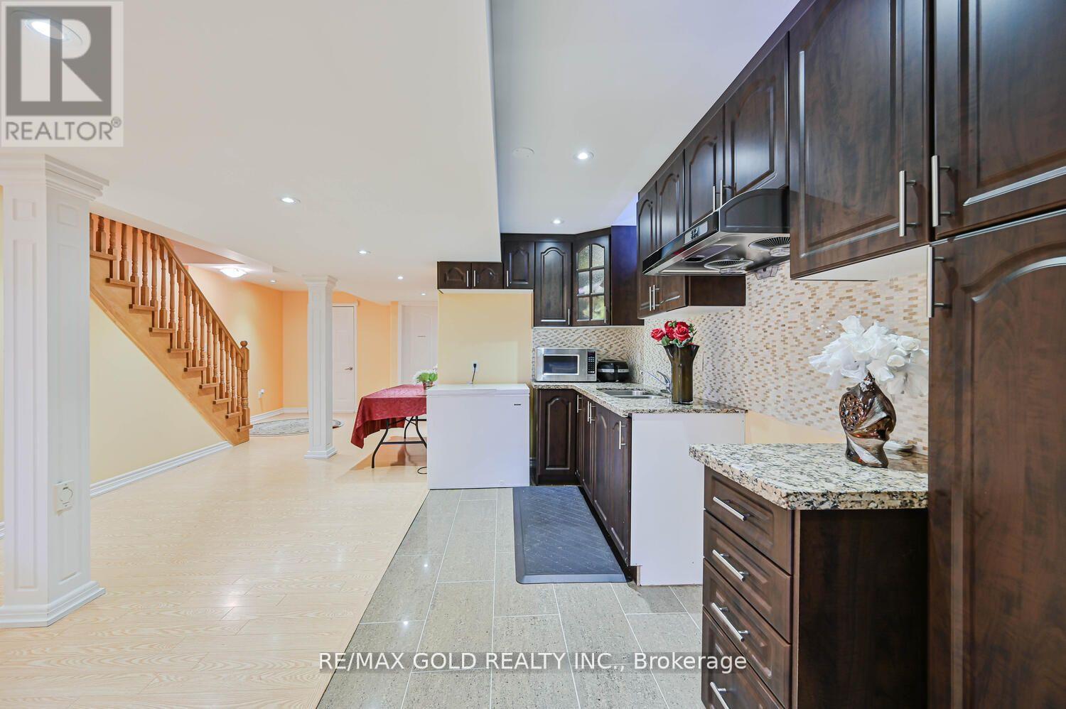 23 Yellow Pine Road, Brampton, Ontario  L6P 2E4 - Photo 36 - W12534598