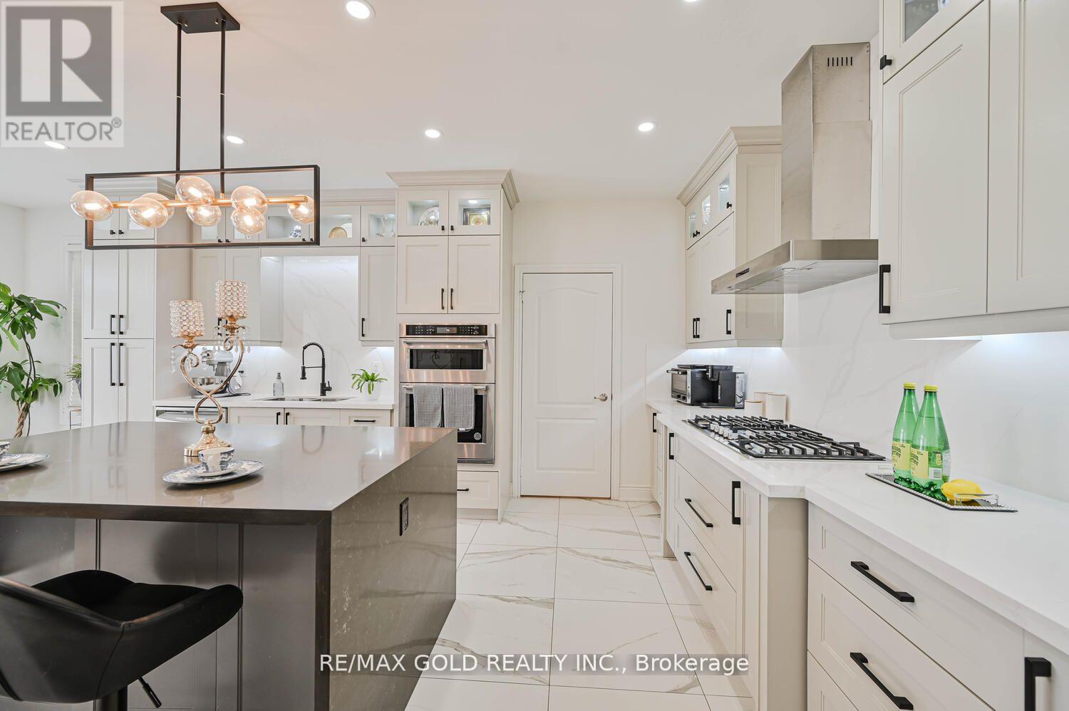 23 Yellow Pine Road, Brampton, Ontario  L6P 2E4 - Photo 4 - W12534598