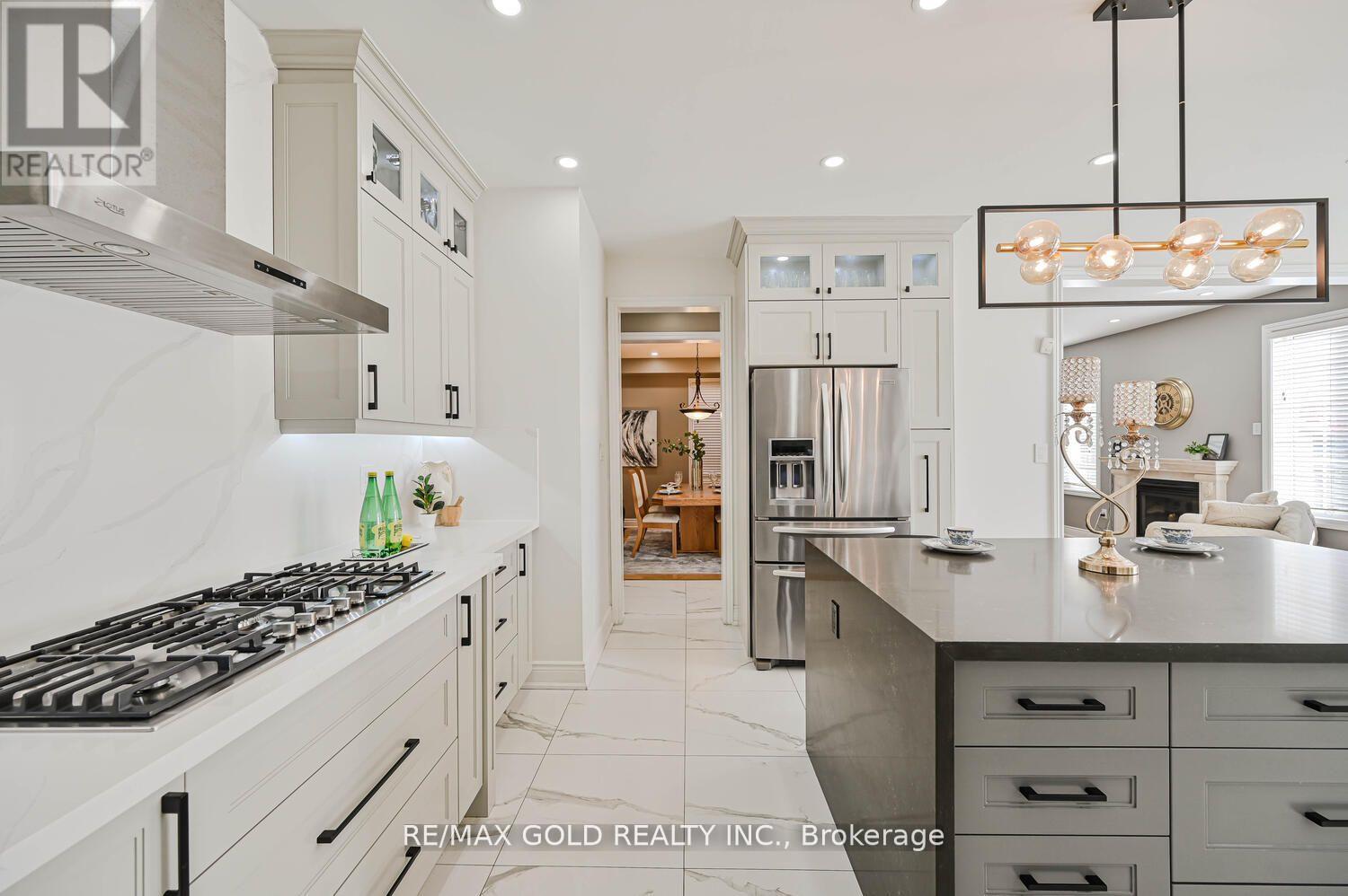 23 Yellow Pine Road, Brampton, Ontario  L6P 2E4 - Photo 5 - W12534598