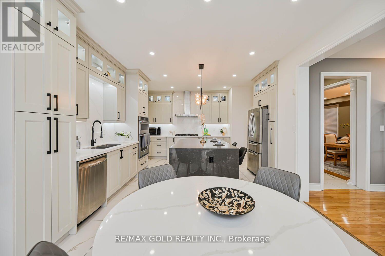 23 Yellow Pine Road, Brampton, Ontario  L6P 2E4 - Photo 8 - W12534598