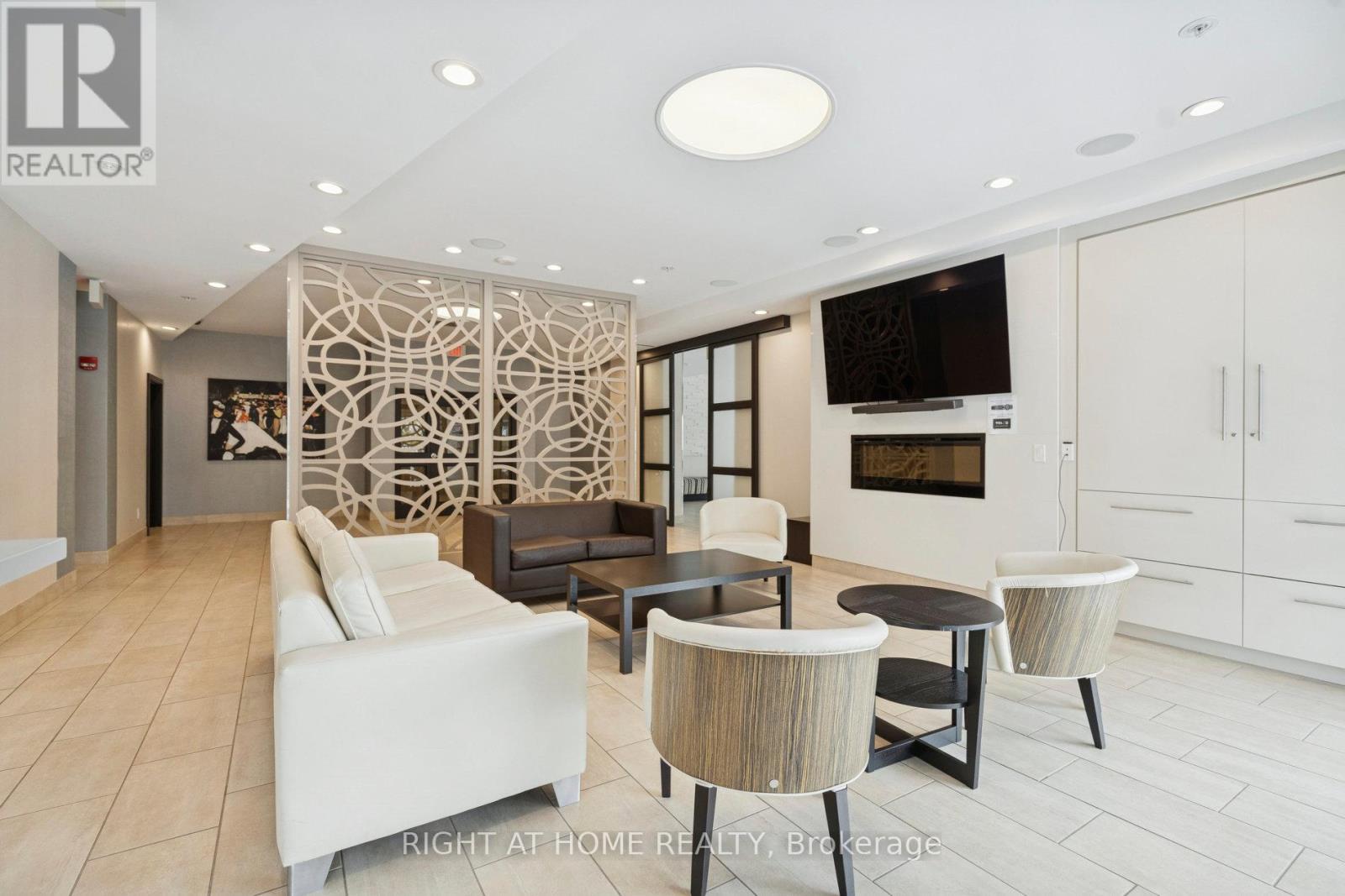 1002 - 551 Maple Avenue, Burlington, Ontario  L7S 1M7 - Photo 17 - W12534612