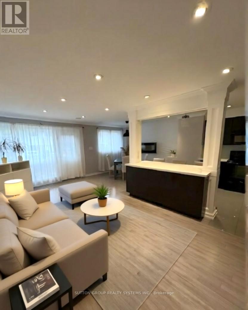 68 - 215 Mississauga Valley Boulevard, Mississauga, Ontario  L5A 1Y7 - Photo 3 - W12534428