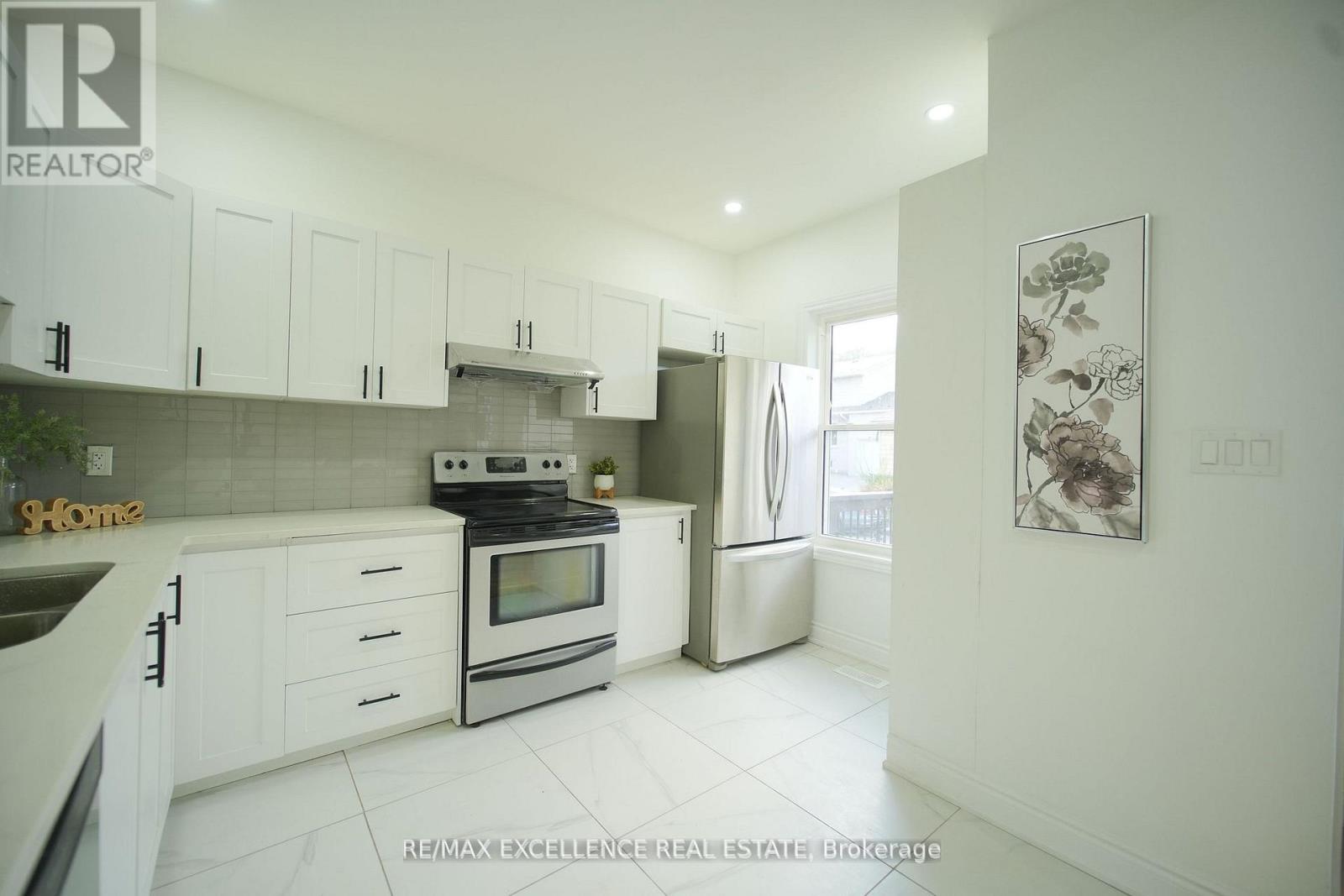 11 East 25th Street, Hamilton, Ontario  L8V 2Z9 - Photo 6 - X12534380