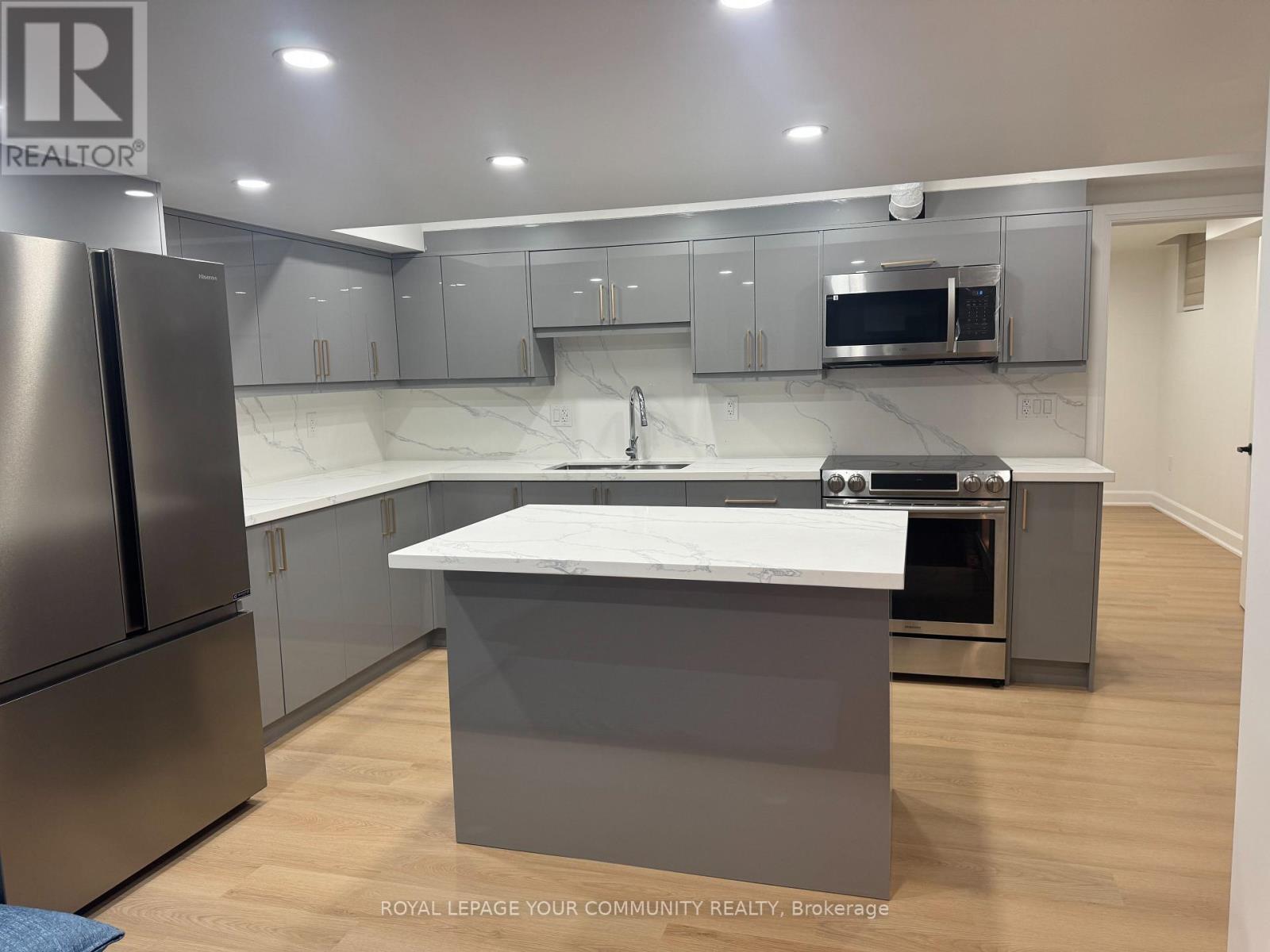 8 Slater Mill Place, Hamilton, Ontario  L8B 0T8 - Photo 3 - X12534414