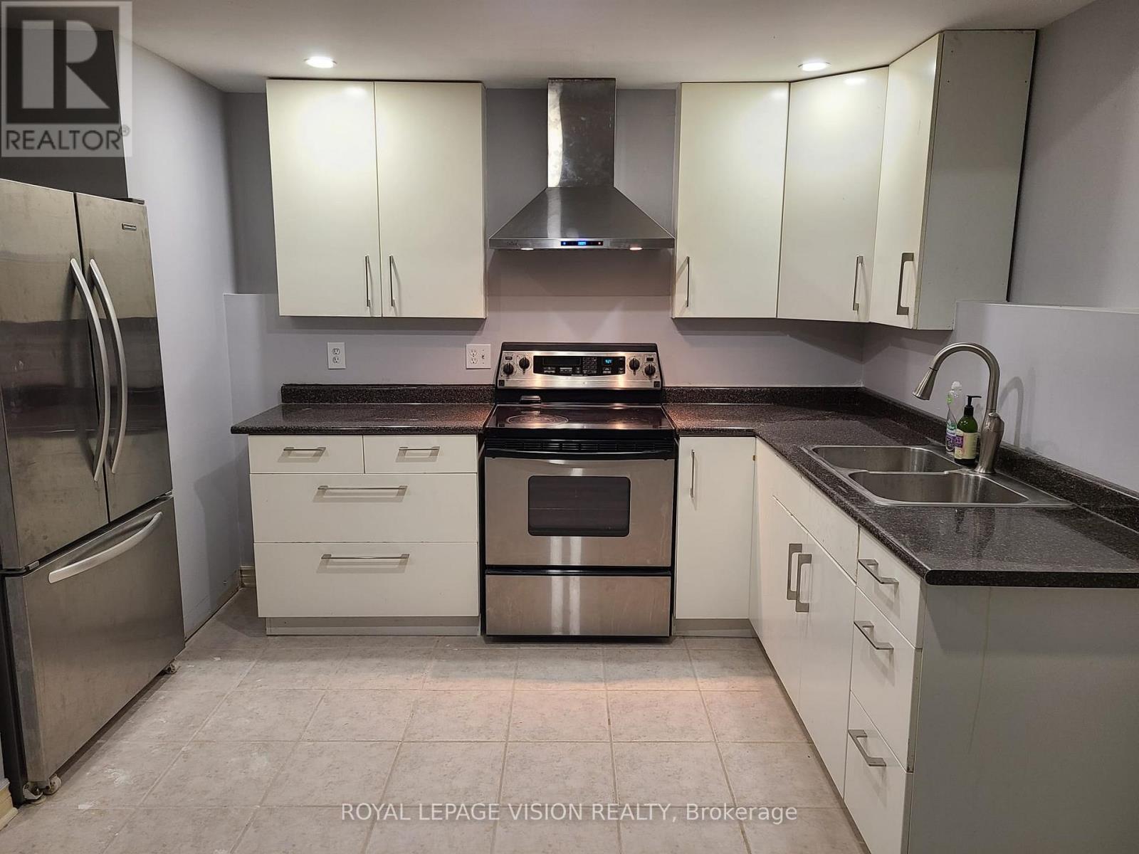 Lower - 8001 Woodsview Crescent, Niagara Falls, Ontario  L2H 3E9 - Photo 4 - X12534476