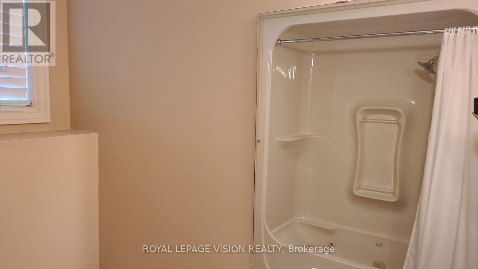 Lower - 8001 Woodsview Crescent, Niagara Falls, Ontario  L2H 3E9 - Photo 9 - X12534476