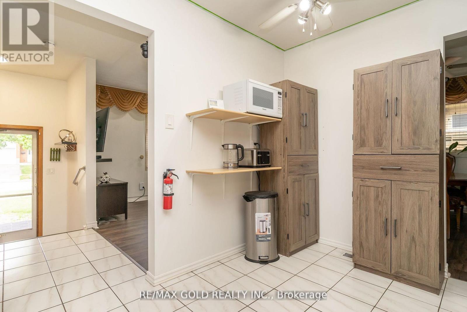 55 Ramblewood Way, Kitchener, Ontario  N2N 1G8 - Photo 12 - X12534508