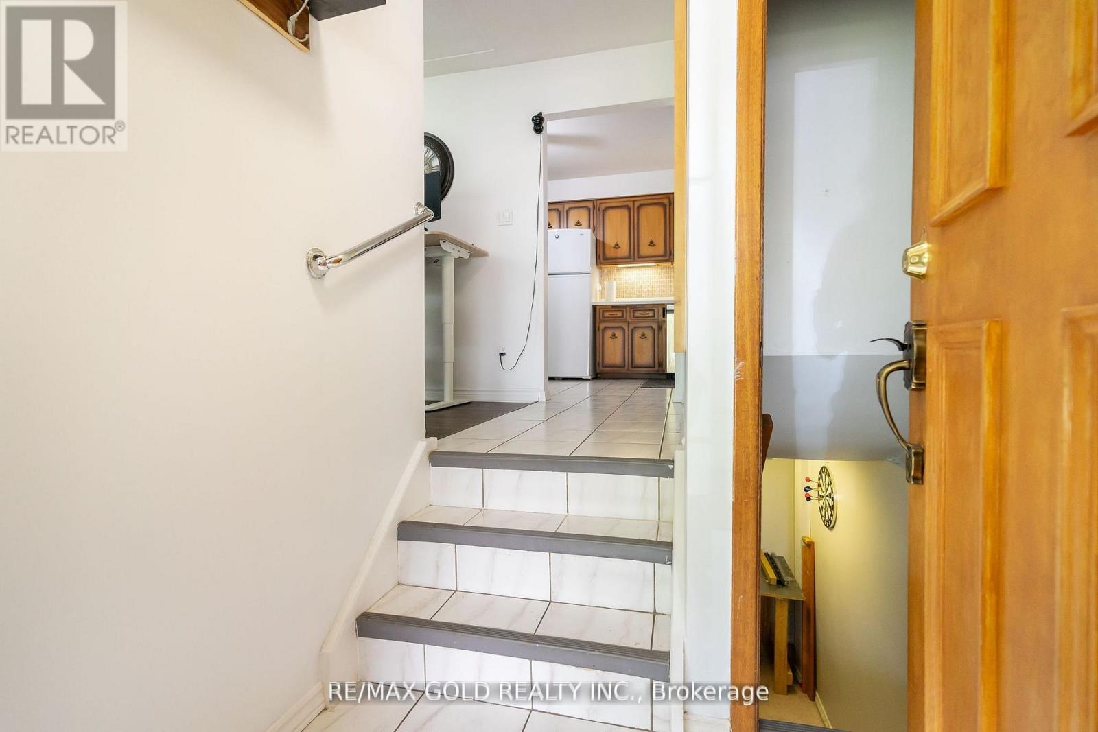 55 Ramblewood Way, Kitchener, Ontario  N2N 1G8 - Photo 4 - X12534508