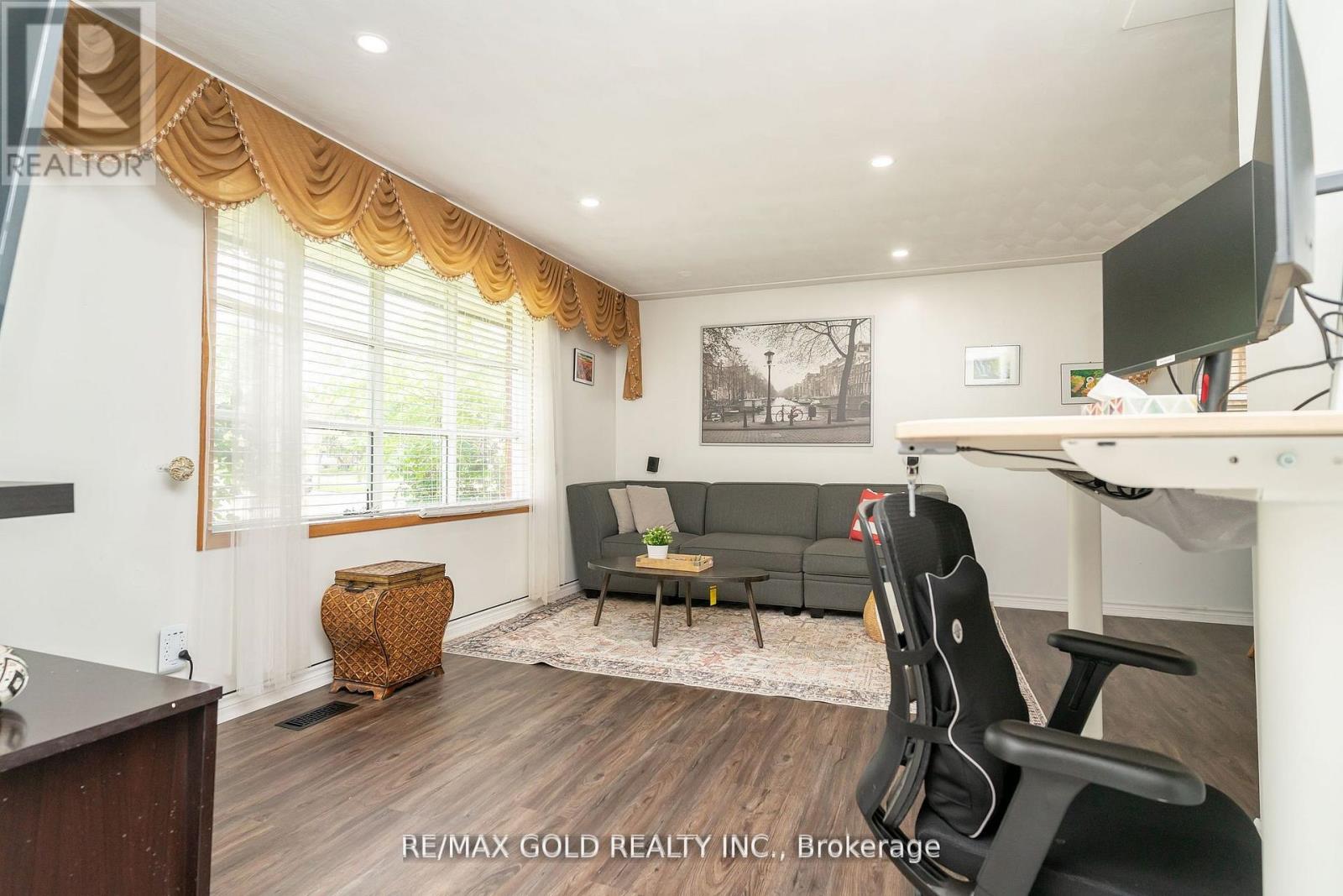 55 Ramblewood Way, Kitchener, Ontario  N2N 1G8 - Photo 5 - X12534508