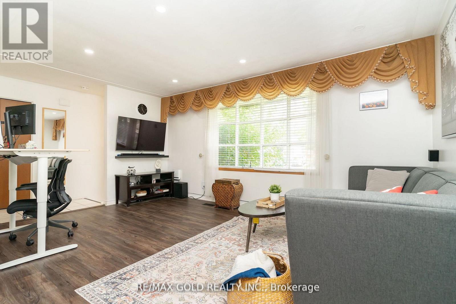 55 Ramblewood Way, Kitchener, Ontario  N2N 1G8 - Photo 6 - X12534508