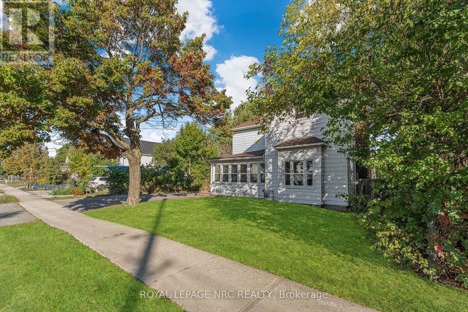 204 Gilmore Road, Fort Erie, Ontario L2A 2M3 - Photo 3 - X12534644