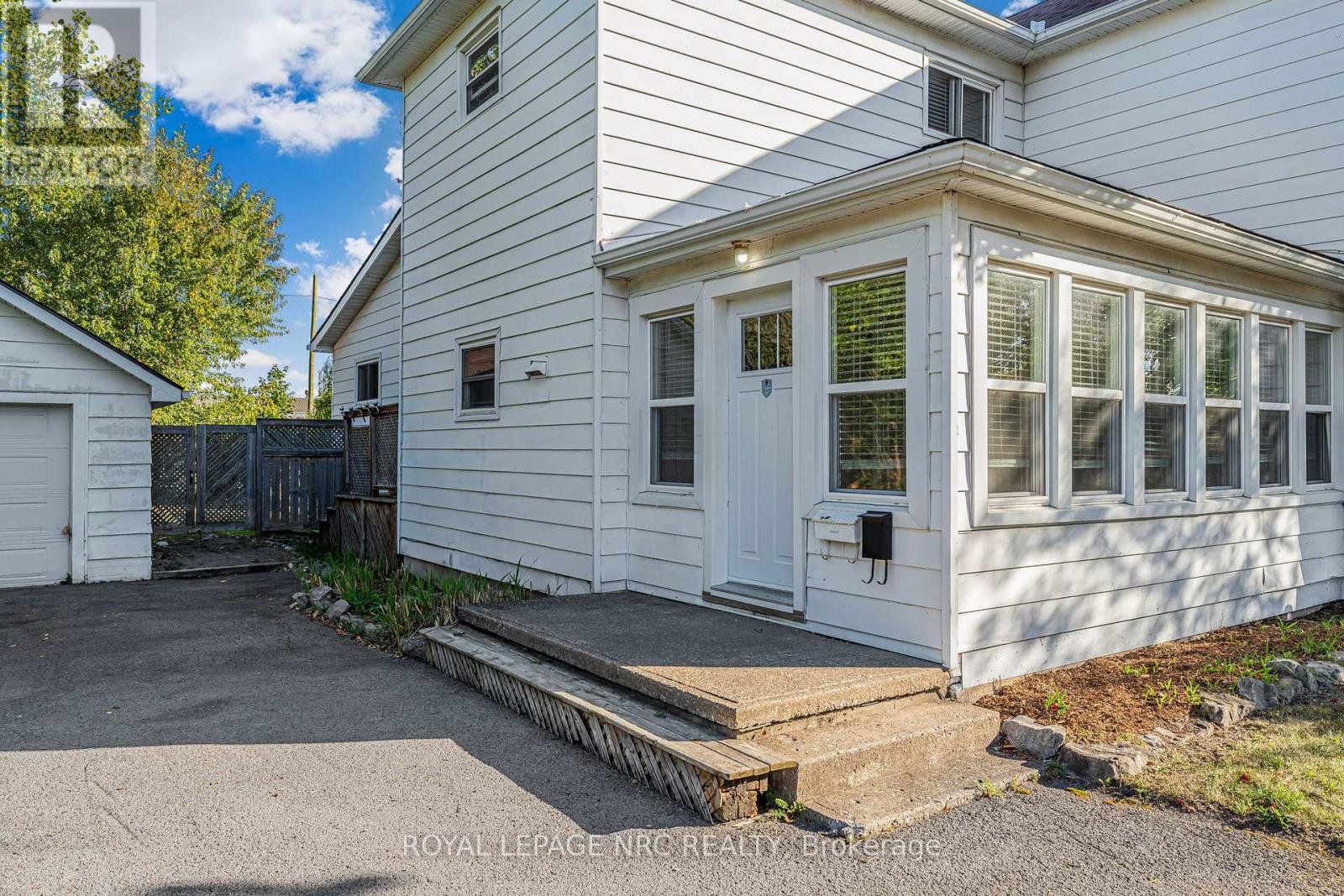 204 Gilmore Road, Fort Erie, Ontario L2A 2M3 - Photo 4 - X12534644