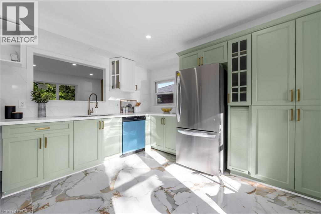 39 Grandfield Street, Hamilton, Ontario L8T 2H1 - Photo 5 - 40787373