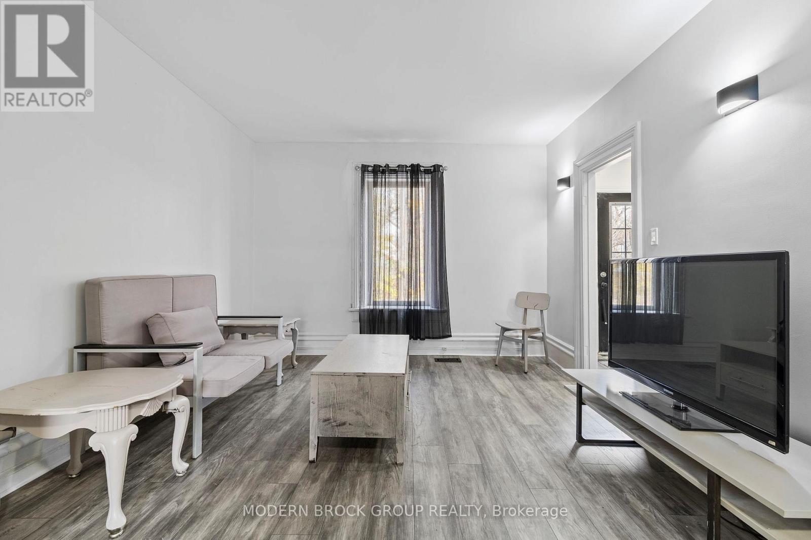 16 Tunnel Avenue, Brockville, Ontario K6V 4S6 - Photo 10 - X12534638