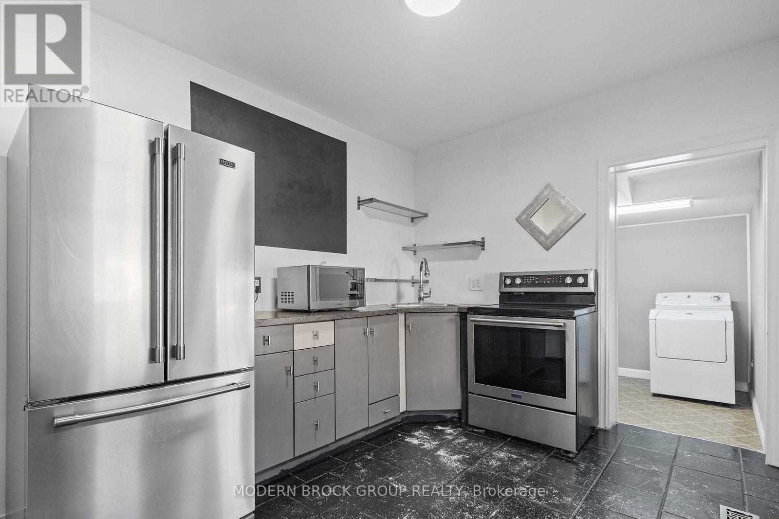 16 Tunnel Avenue, Brockville, Ontario K6V 4S6 - Photo 15 - X12534638