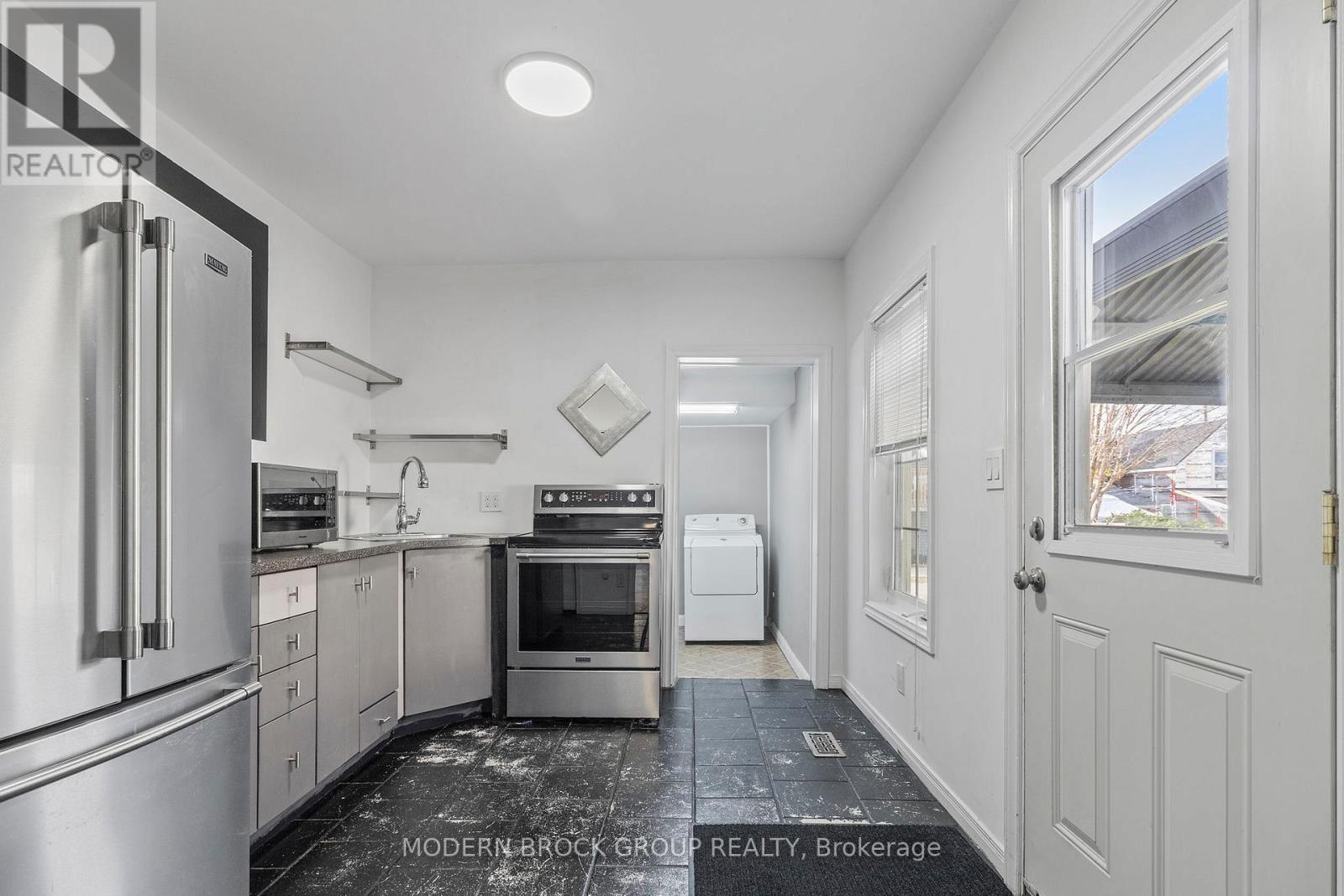 16 Tunnel Avenue, Brockville, Ontario K6V 4S6 - Photo 16 - X12534638